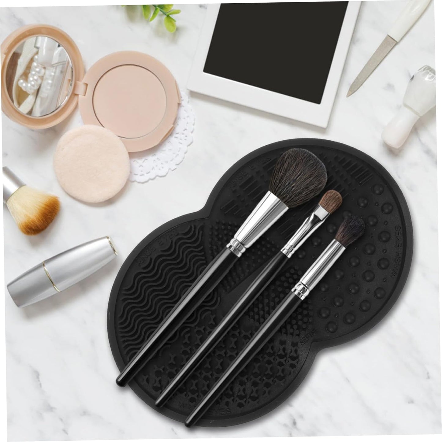 Makeup Tool Cleaner Mat Silicone Brush Cleaning Pad for Effortless Makeup Brush Maintenance Versatile for Eyeshadow Foundation for Home Use and Travel